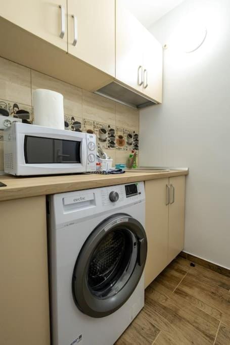 Luxury Radox Apartment Park 1 BZ Apartment in Romania