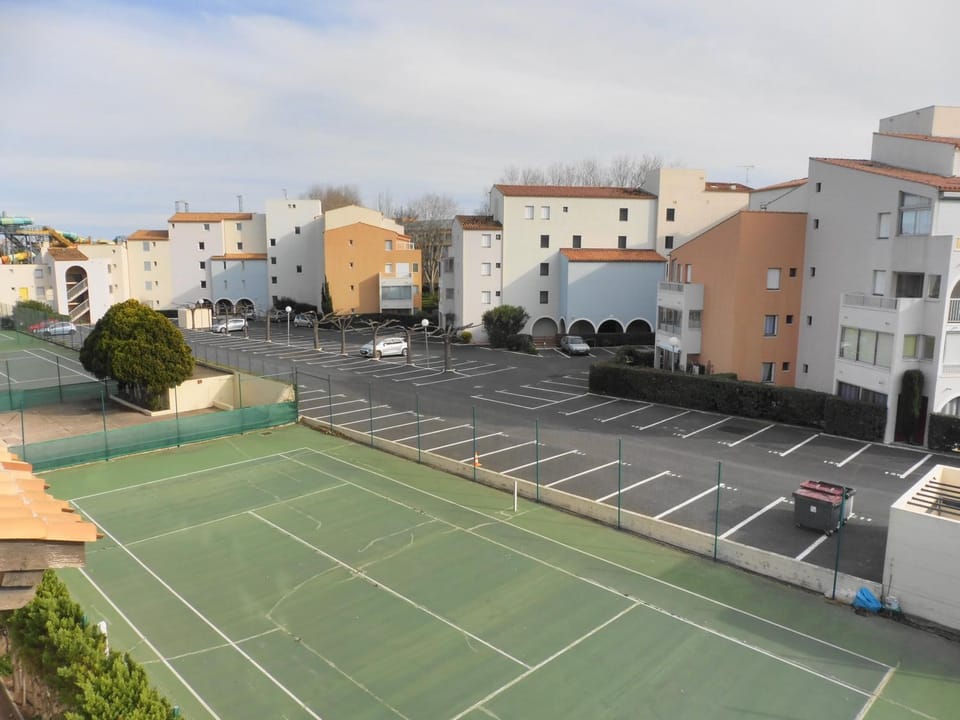 Tennis court