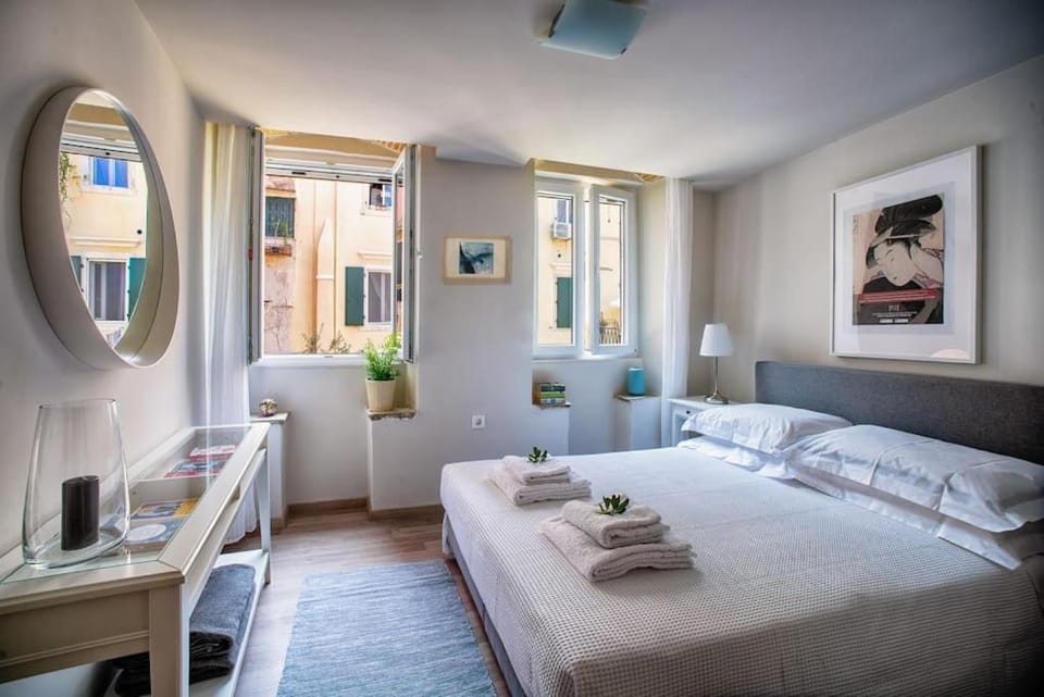 Bed, Photo of the whole room, Bedroom, towels