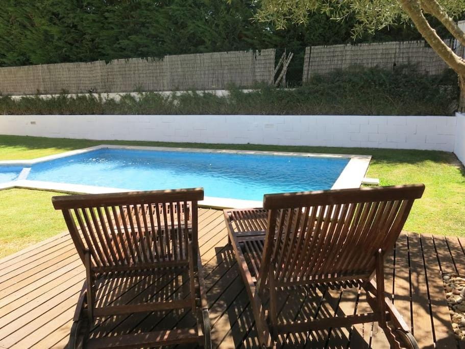Sea wave sounds, Meco, by the beach Villa in Setubal District
