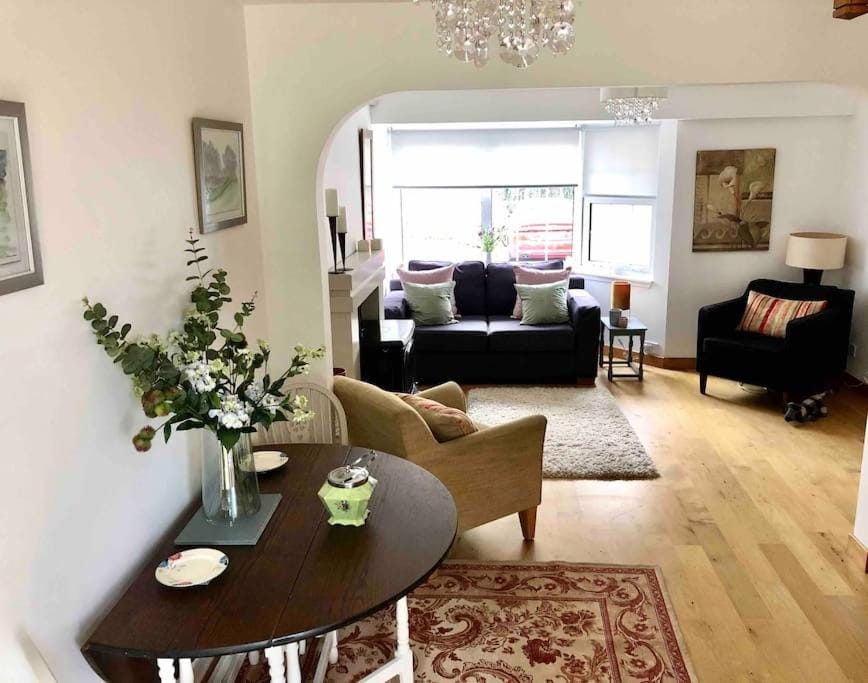Best location in town, it is all on the doorstep. Villa in Ayr