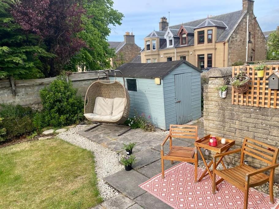 Best location in town, it is all on the doorstep. Villa in Ayr