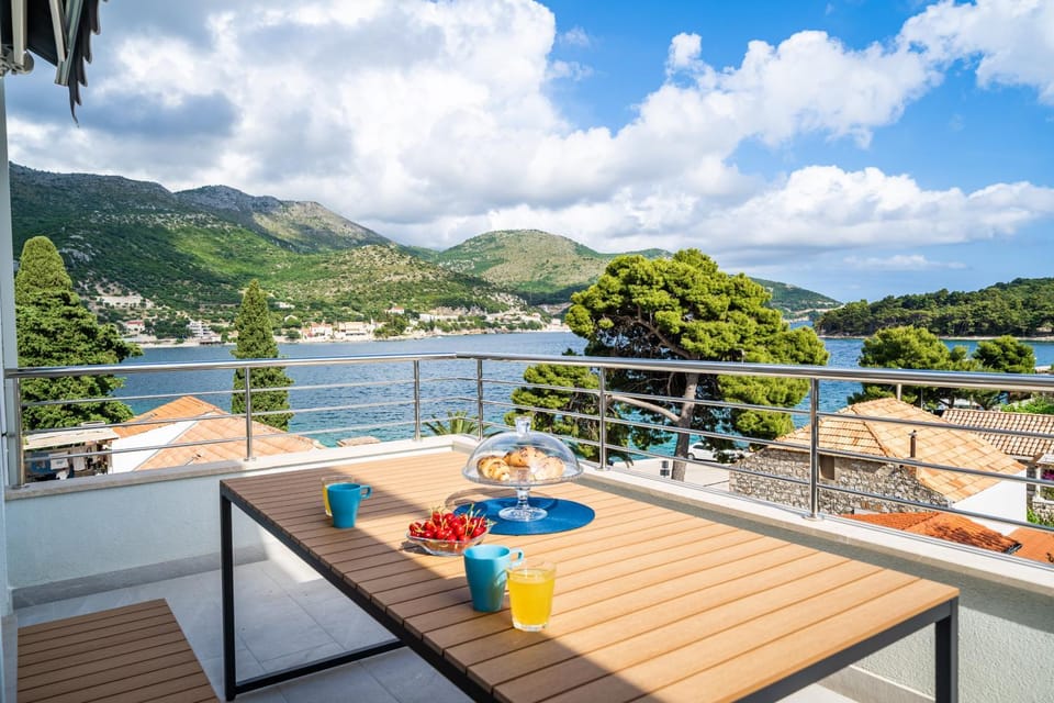 Veliki dvoetažni apartman s parkingom Apartment in Dubrovnik-Neretva County