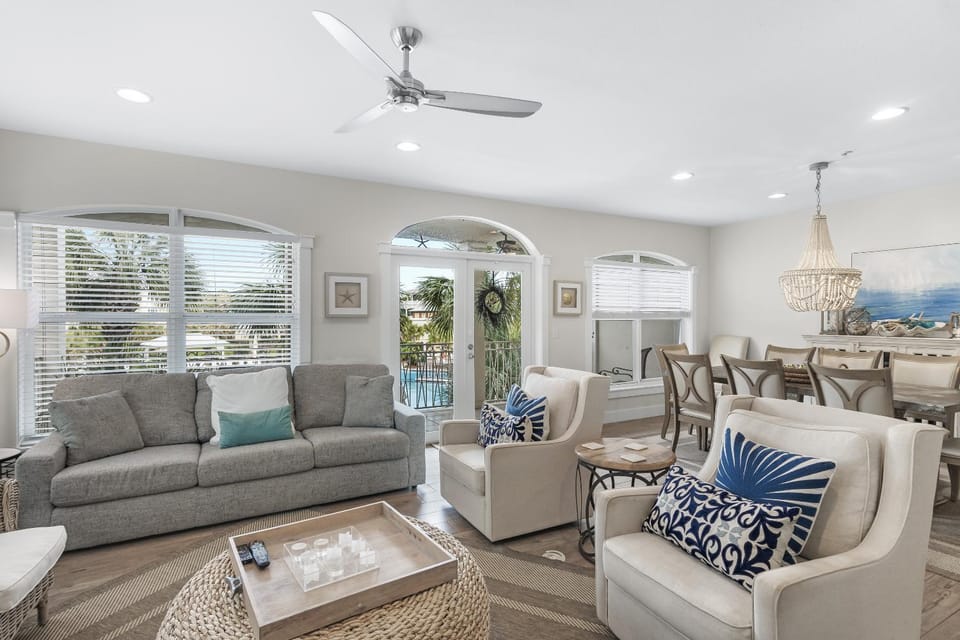 View (from property/room), Balcony/Terrace, Living room, Decorative detail, Seating area, Dining area, Pool view, fireplace, locker, air conditioner