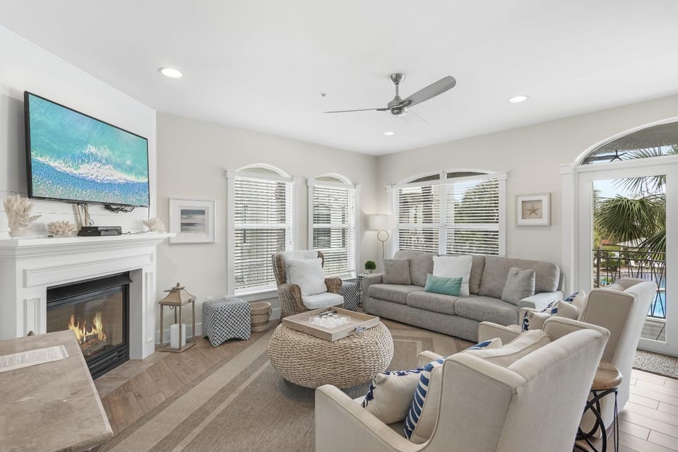 TV and multimedia, View (from property/room), Balcony/Terrace, Living room, Decorative detail, Seating area, Pool view, fireplace, flat iron, locker, air conditioner