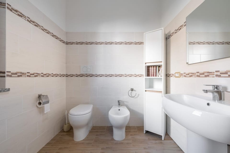 Bathroom, Living room