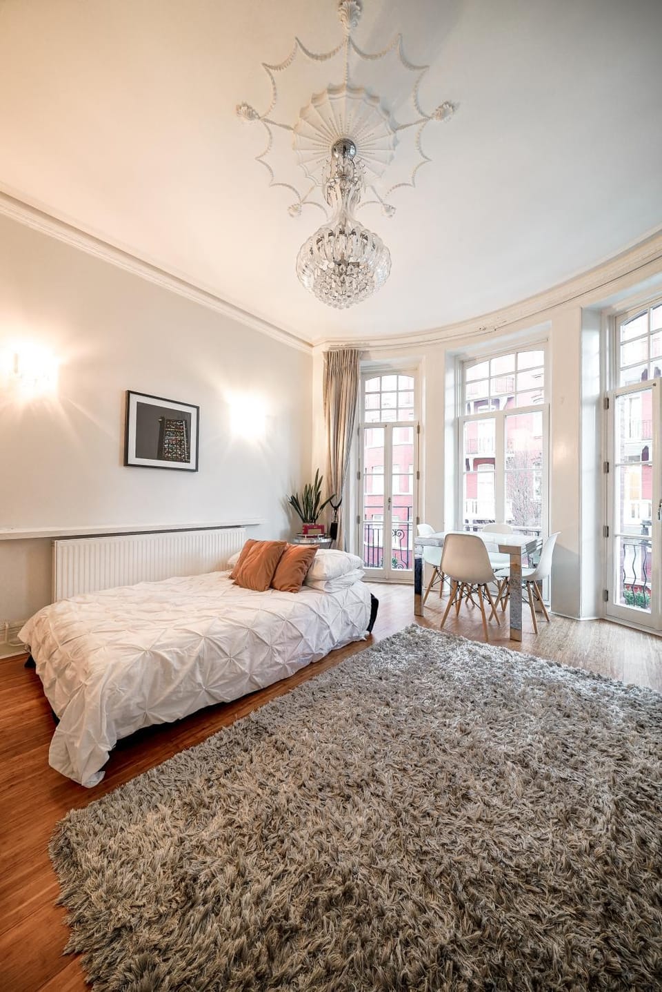 Bed, Living room