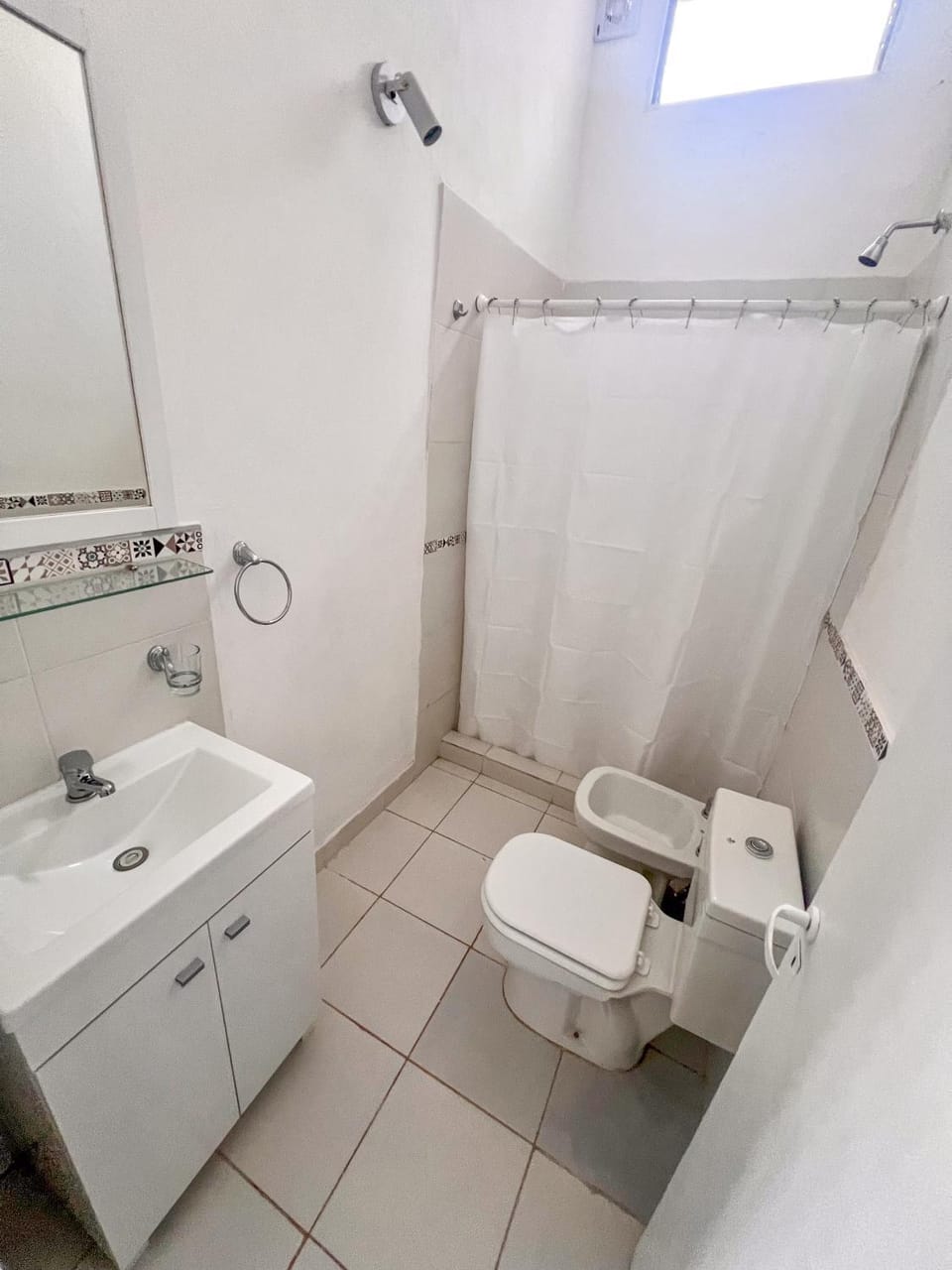 Shower, Toilet, Bathroom, Bath, bidet, towels