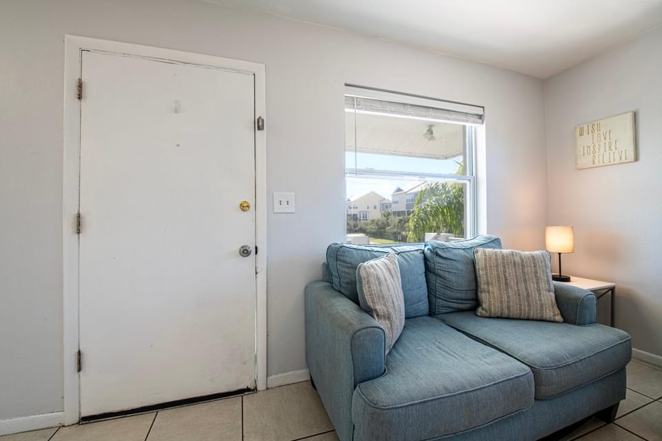2bd 1ba Sunset 3 3Mins to Beach! Apartment in Indian Rocks Beach