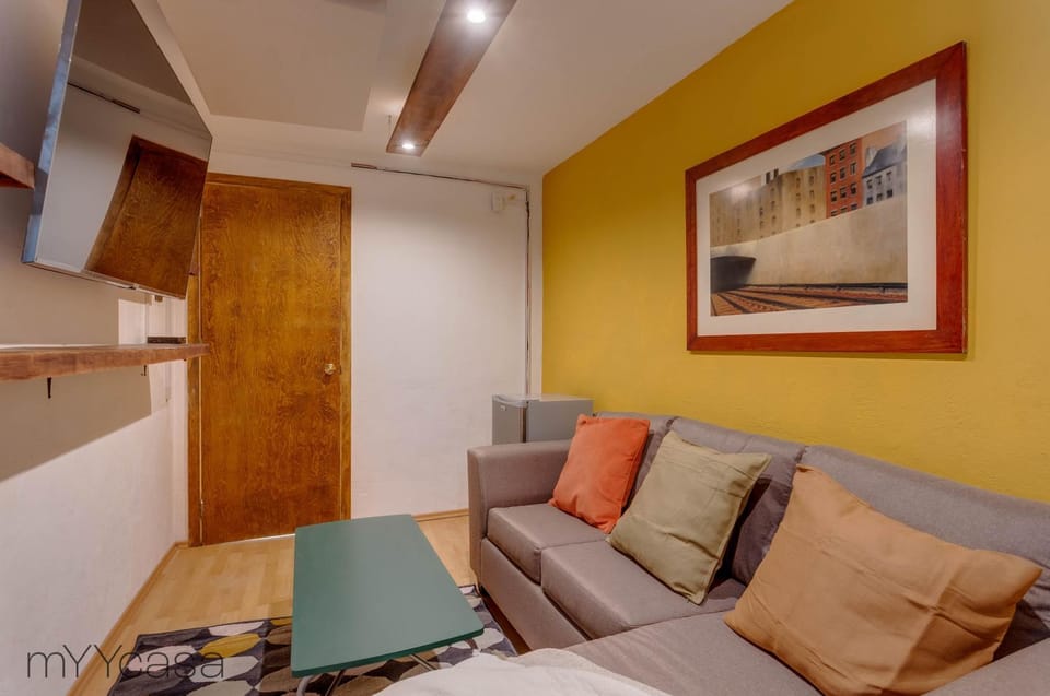 Refurbished Mansion with Garden & Patio in Las Lomas - Monte Blanco Villa in Mexico City