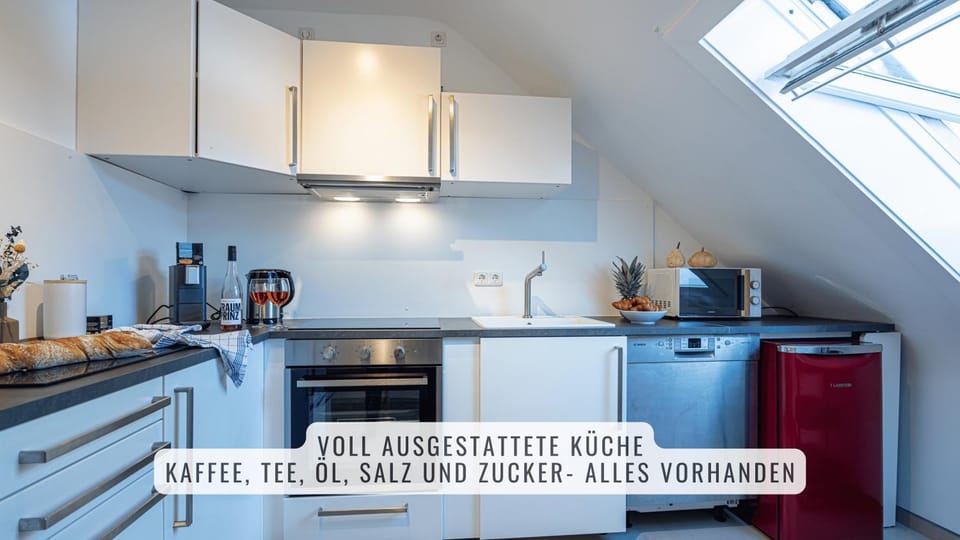 Coffee/tea facilities, Kitchen or kitchenette, stove, toaster