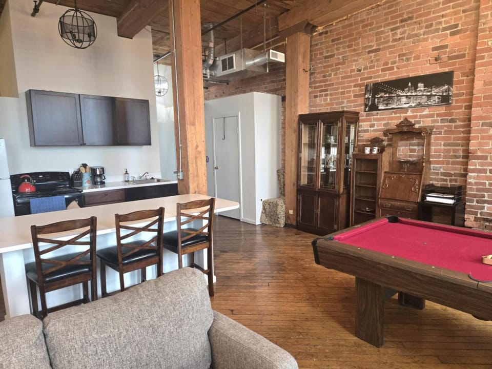 Billiard, Coffee/tea facilities, oven, stove, kitchen