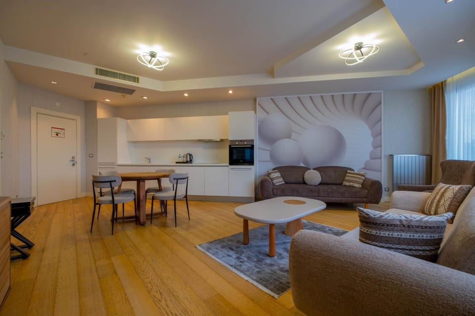 Living room, Seating area, Dining area, minibar, pet friendly, stove