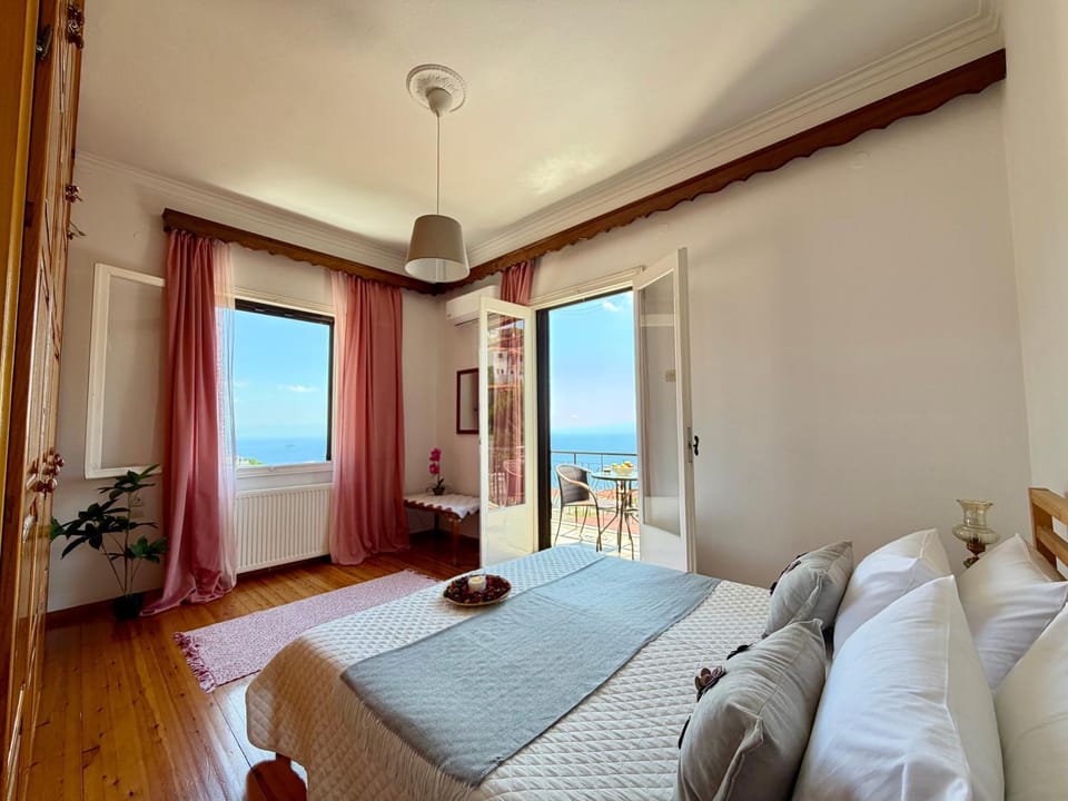 Bed, Natural landscape, Photo of the whole room, Bedroom, Mountain view, Sea view, air conditioner