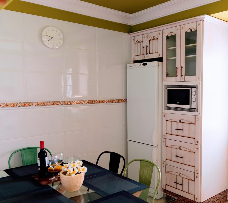 Dining area, minibar