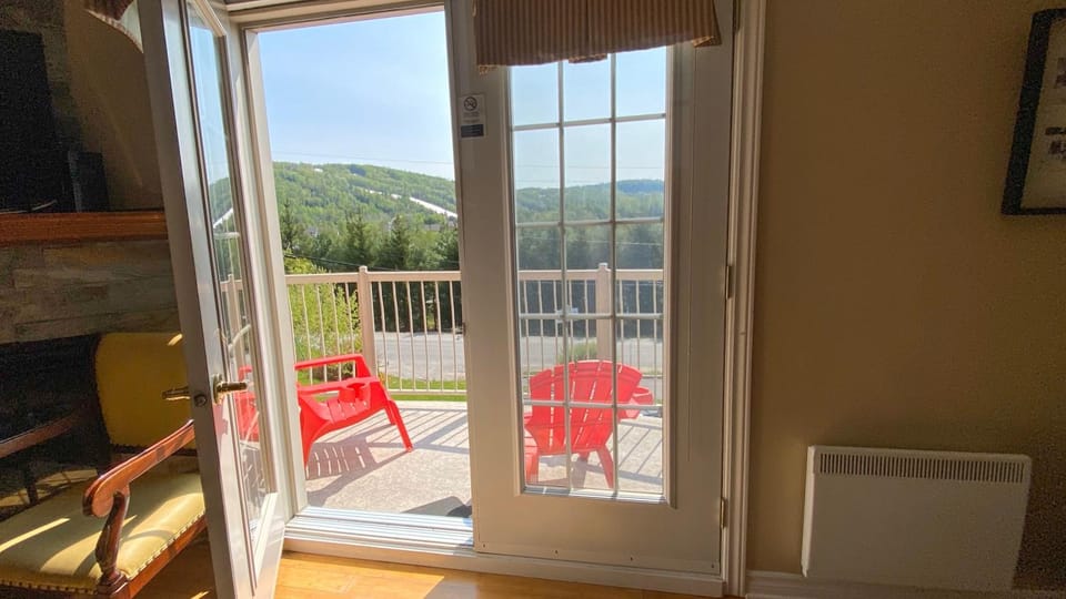 Charming studio with kitchen St-Sauveur Apartment in Saint-Sauveur