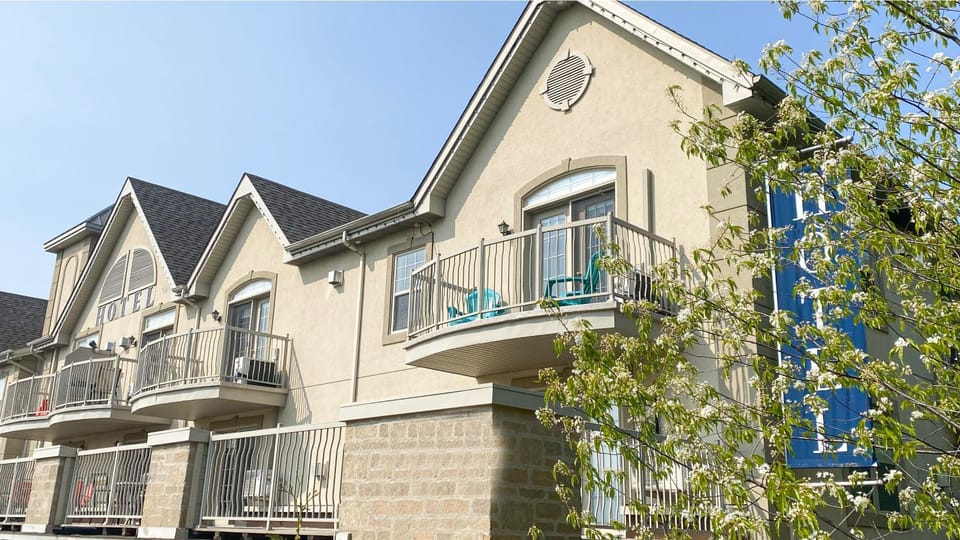 Charming studio with kitchen St-Sauveur Apartment in Saint-Sauveur