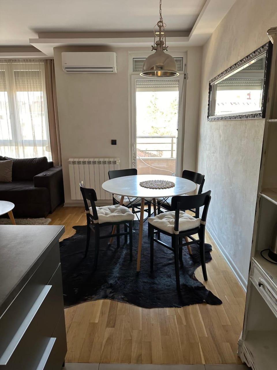 Kitchen or kitchenette, Seating area, Dining area