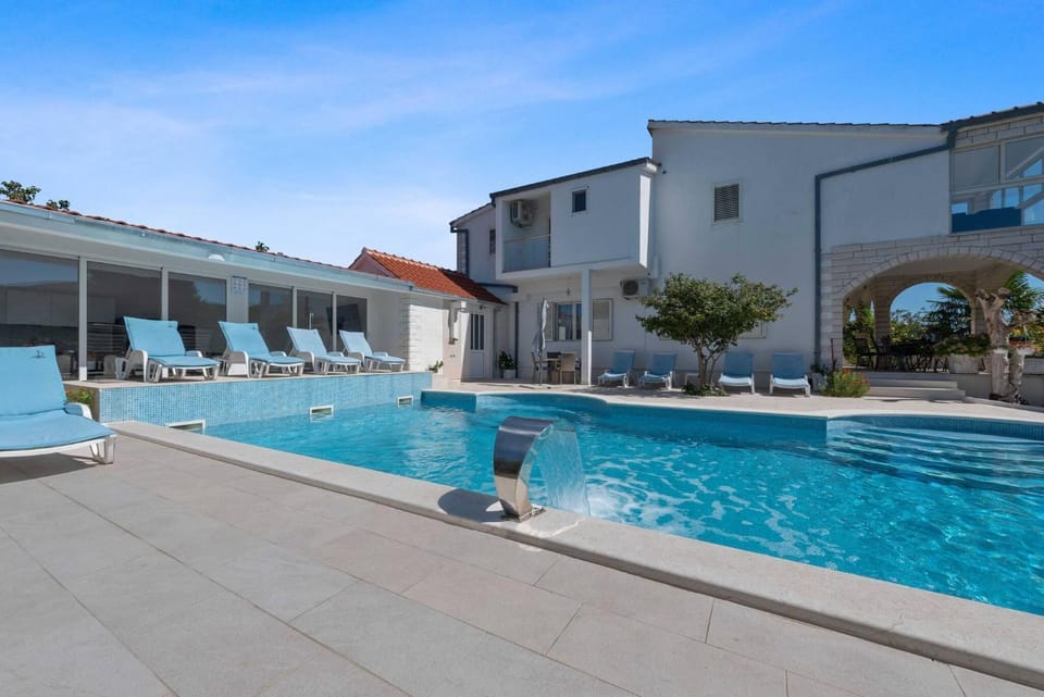 Swimming pool