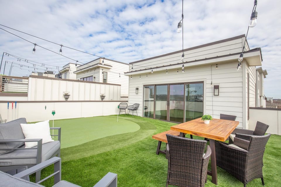 Patio, Minigolf, View (from property/room), City view