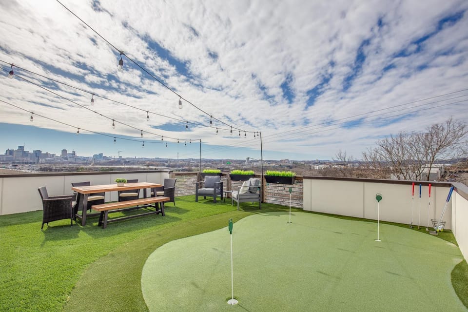 Patio, Minigolf, View (from property/room), Balcony/Terrace, City view, Landmark view