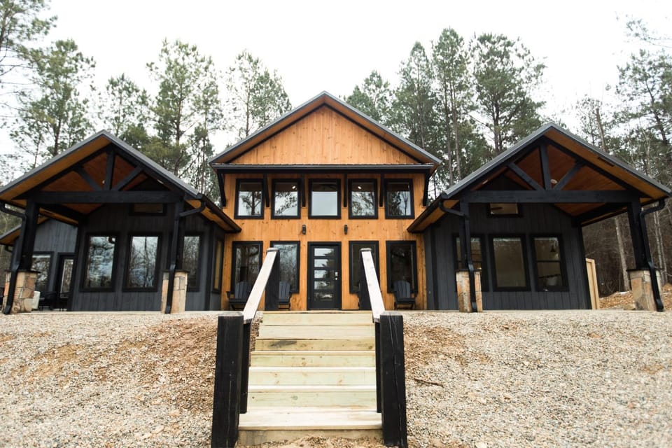 Brand New! Love On The Weekend! 3 Bdrm, 3 and a half Bth, Hot Tub, 2 Fireplaces House in Oklahoma