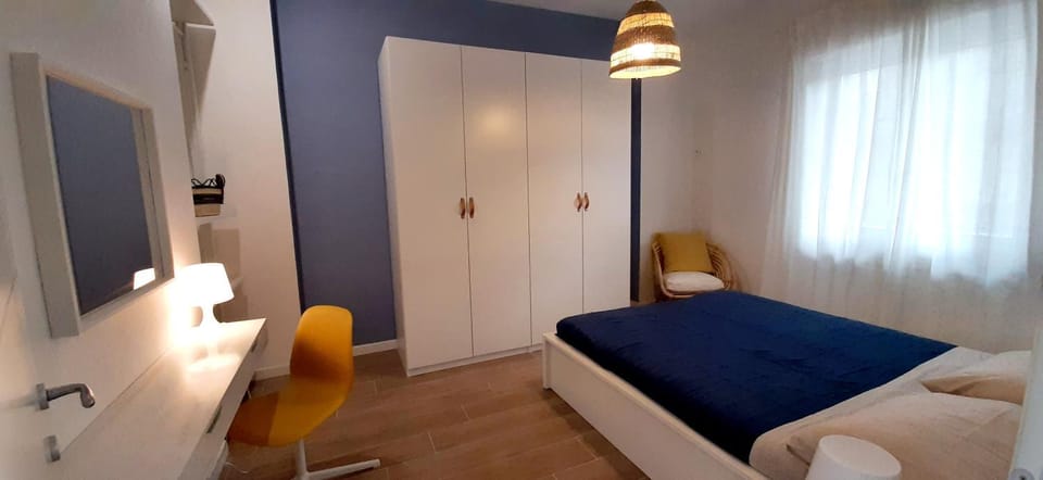 Bedroom, wardrobe