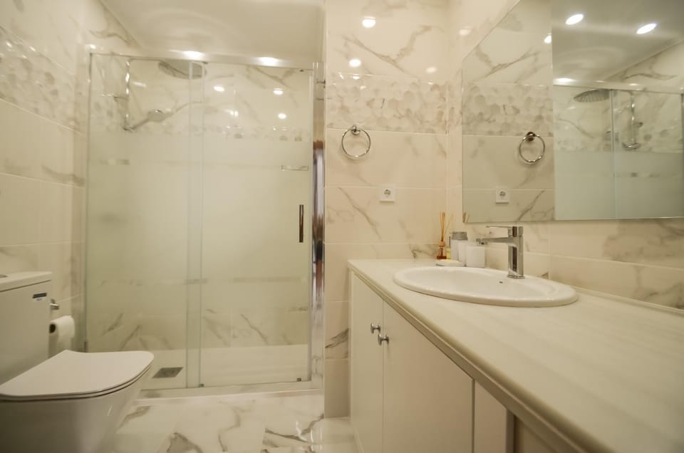 Shower, Toilet, Bathroom