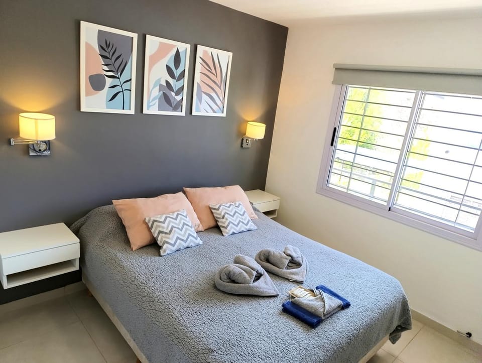 Bed, View (from property/room), Photo of the whole room, Bedroom, Garden view, Mountain view, towels