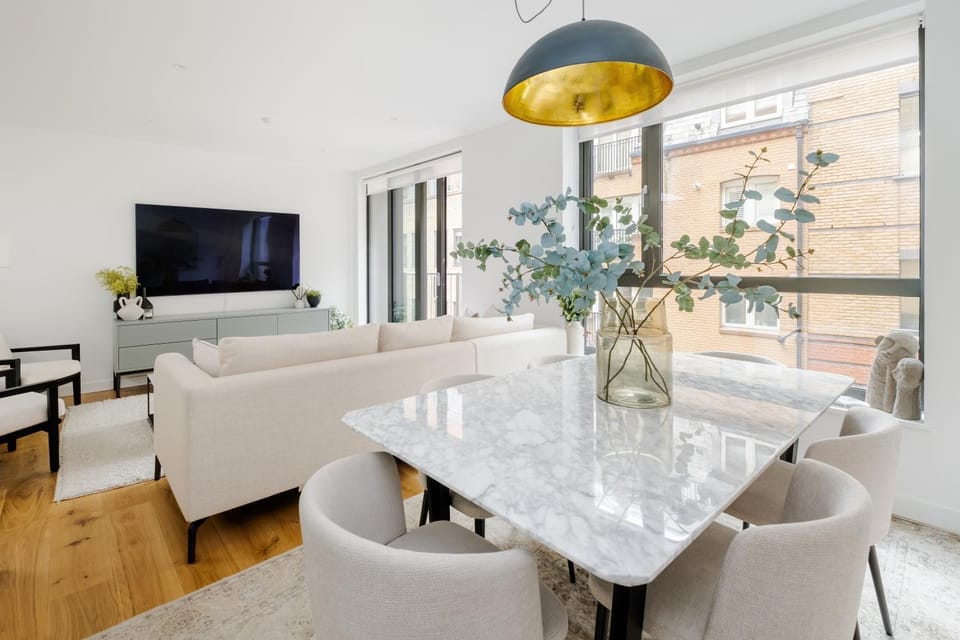TV and multimedia, Living room, Seating area, Dining area