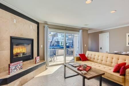 Awesome 3BR 2BTH 1 Block To Beach C2 House in Costa Mesa