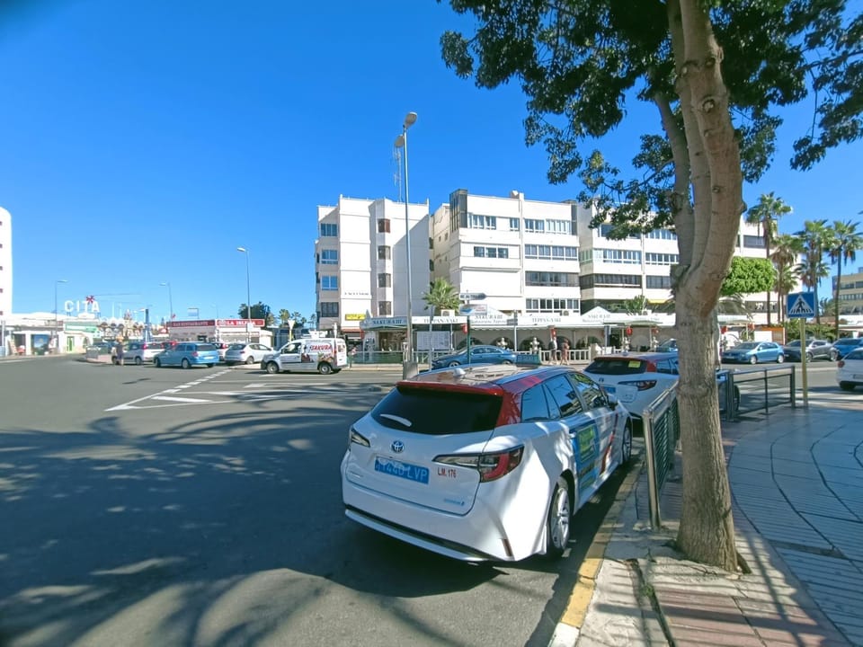 Property building, Day, Neighbourhood, Street view, Location