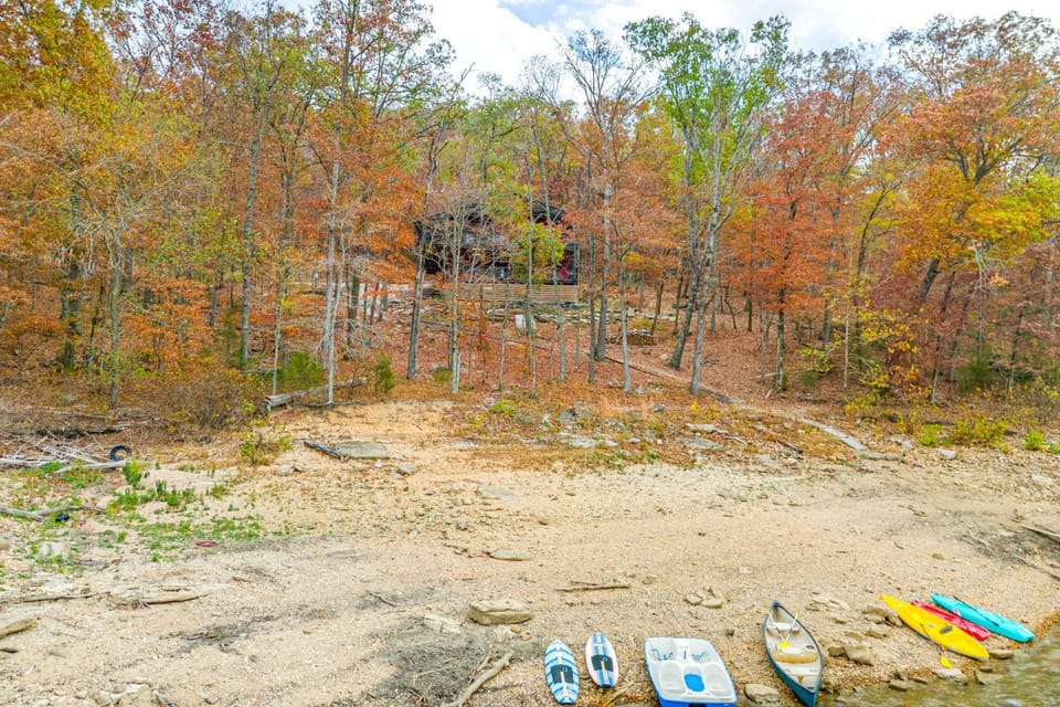Private Shore Access and Games Lakefront Getaway! House in Beaver Lake