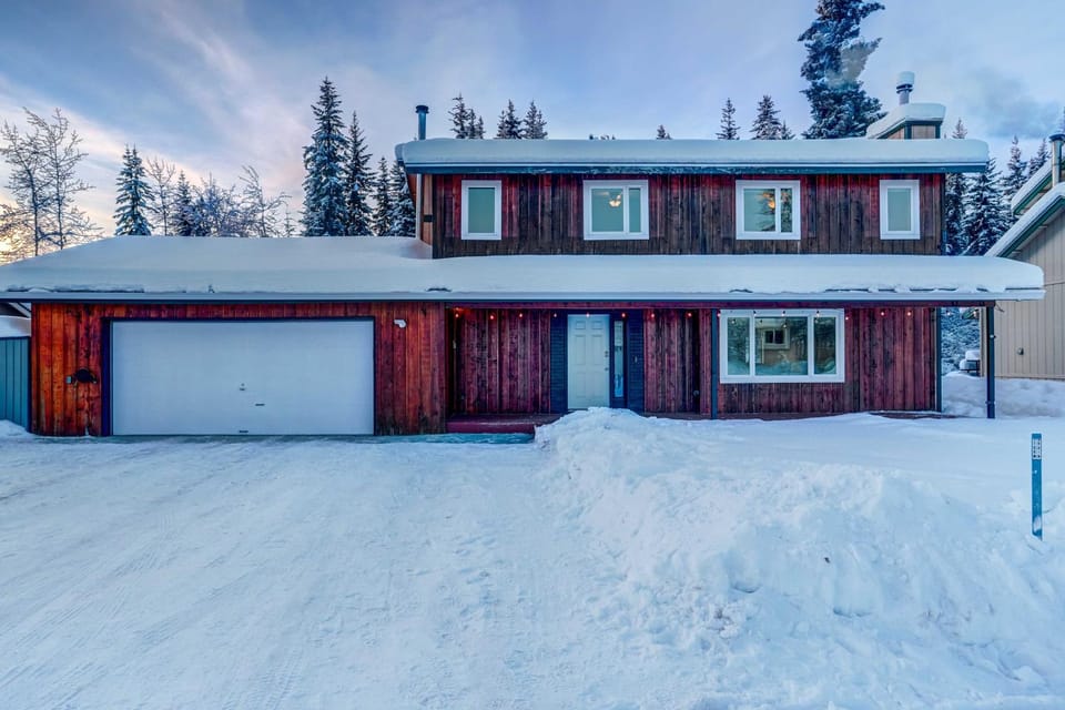 'Northern Bliss' Modern Mtn-View Home in Fairbanks House in Fairbanks