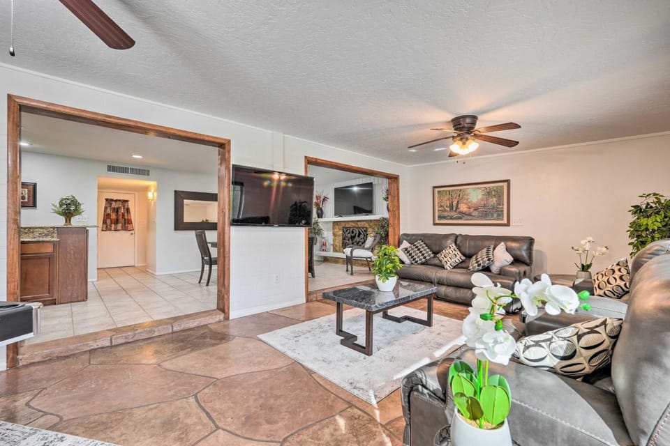 2 Mi to Old Town Scottsdale: Home w/ Pool Table! House in Scottsdale