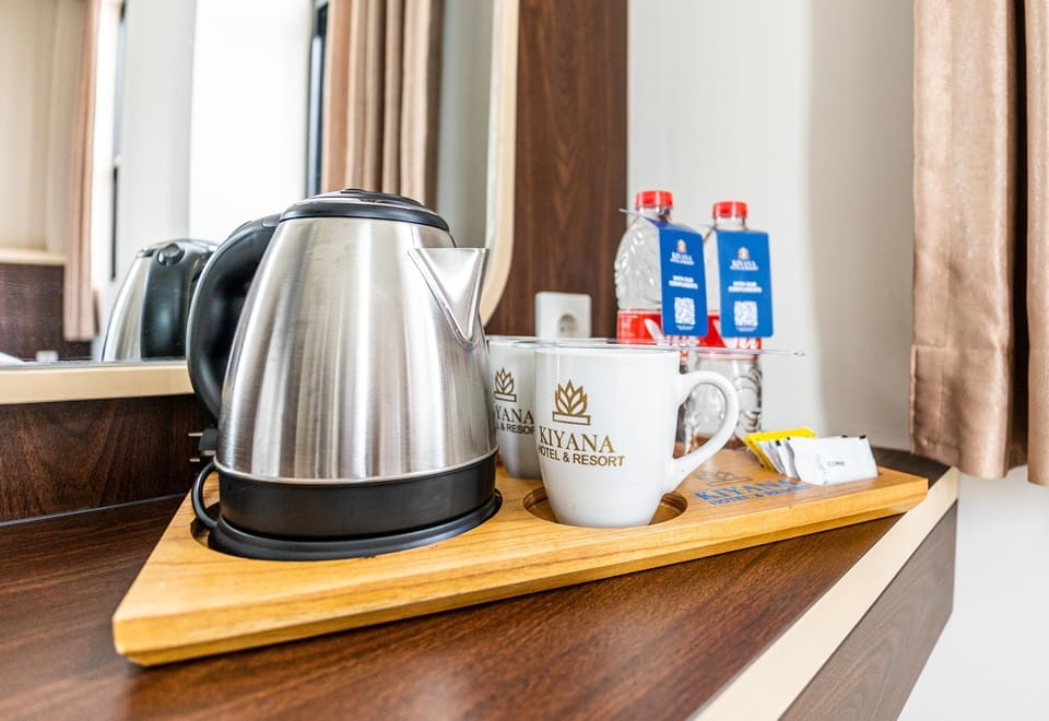 Coffee/tea facilities, Food