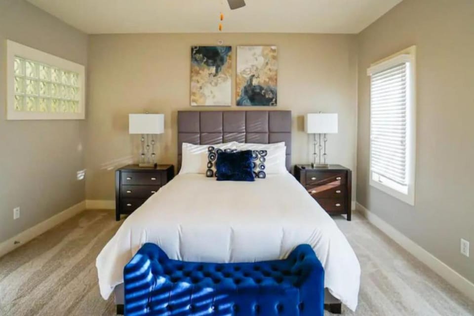 Three-Level West End Apartment with Private Office and Free Secured Parking Apartment in Nashville