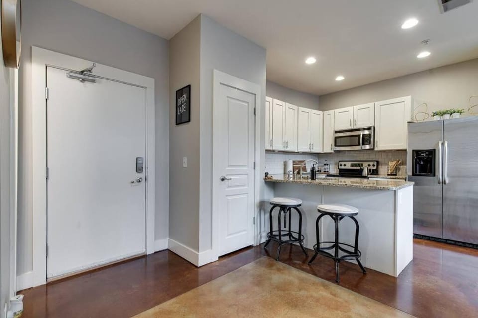 Facade/entrance, Kitchen or kitchenette