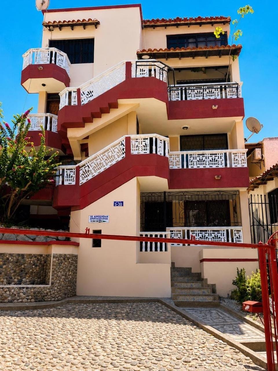 Property building, Facade/entrance