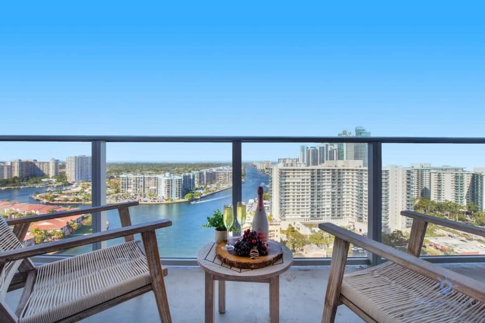 High Floor with Stunning Views Amazing Pools Apartment in Hollywood Beach