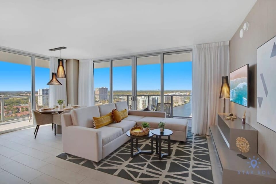 High Floor with Stunning Views Amazing Pools Apartment in Hollywood Beach