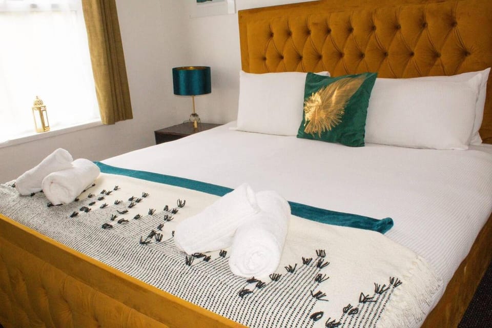 Spacious Large Group House Near NEC and Airport House in Solihull