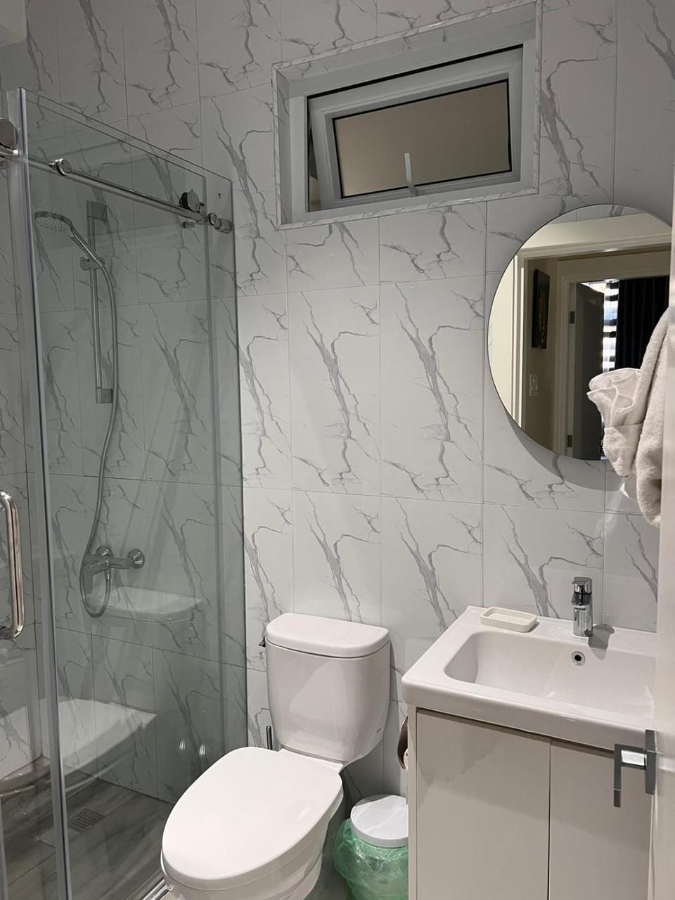 Shower, Toilet, Bathroom, towels