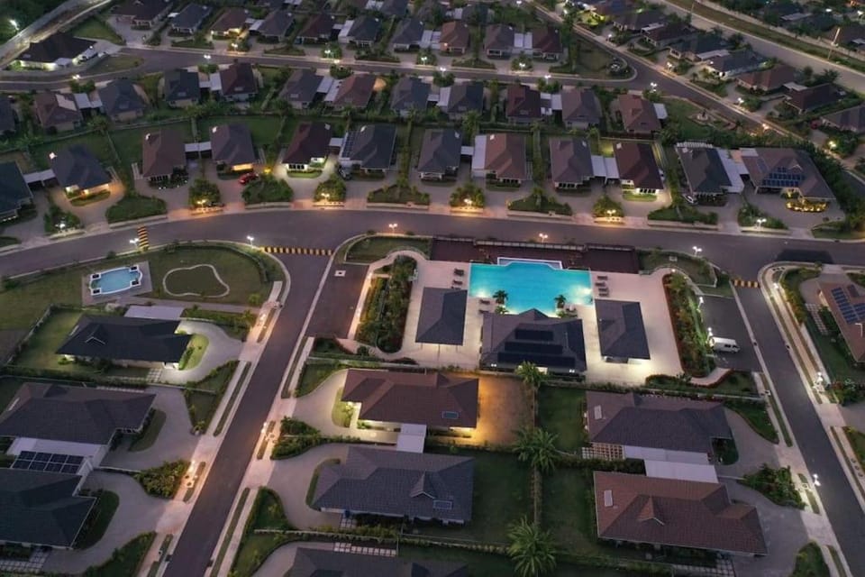 Property building, Neighbourhood, Bird's eye view, Swimming pool, Location