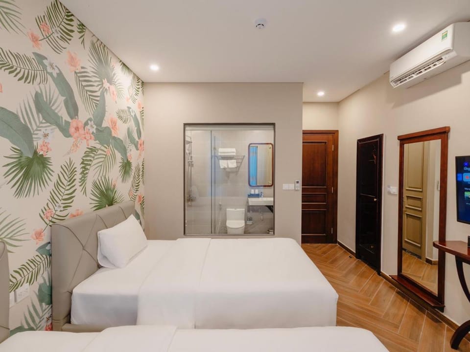 Bed, TV and multimedia, Photo of the whole room, Bedroom, wardrobe, air conditioner