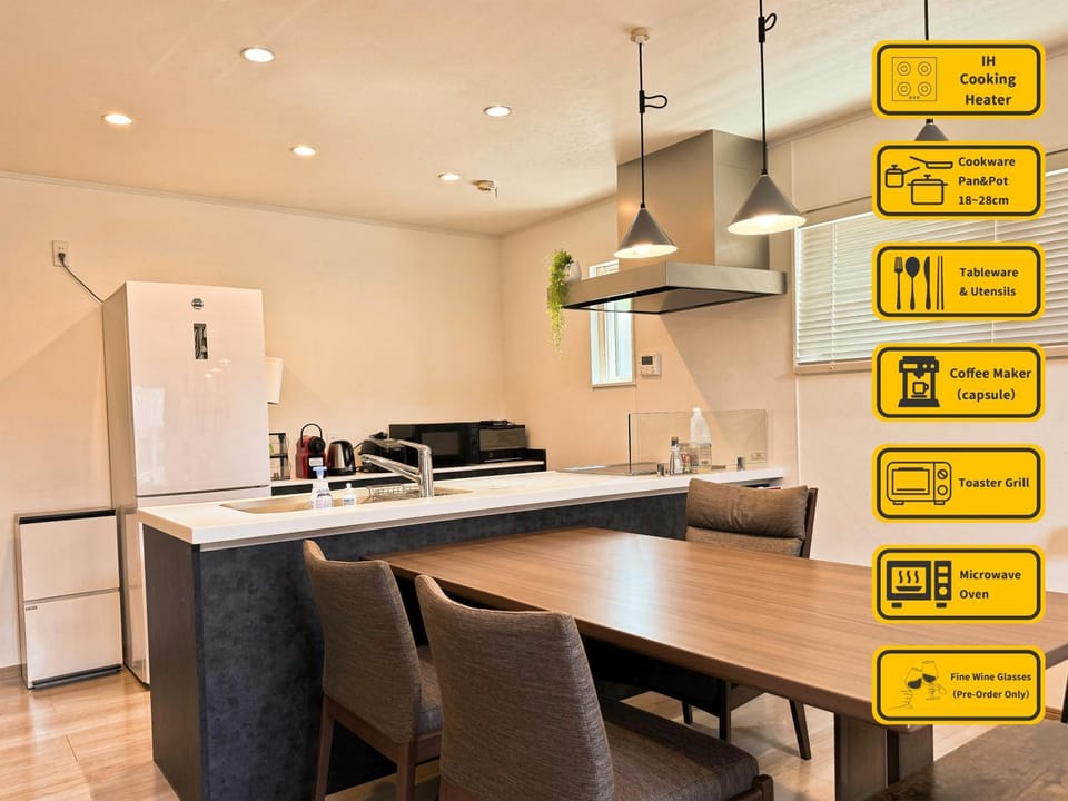 Kitchen or kitchenette, Dining area, oven, stove