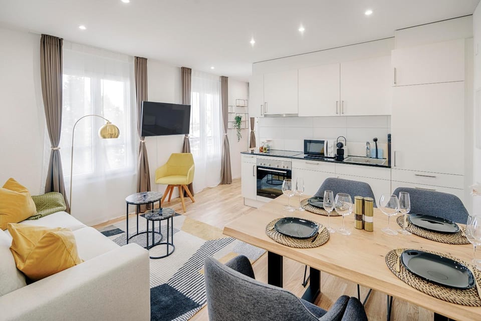 Living room, Dining area