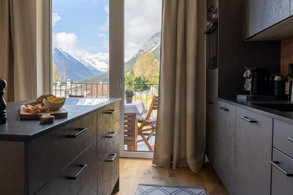 View (from property/room), Balcony/Terrace, kitchen