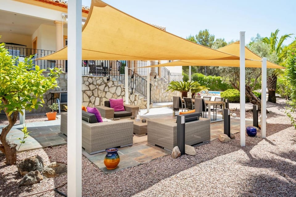 Dining area, Swimming pool