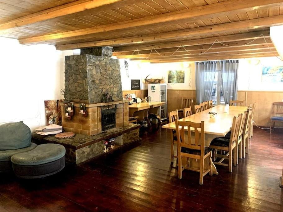 Restaurant/places to eat, Living room, Seating area